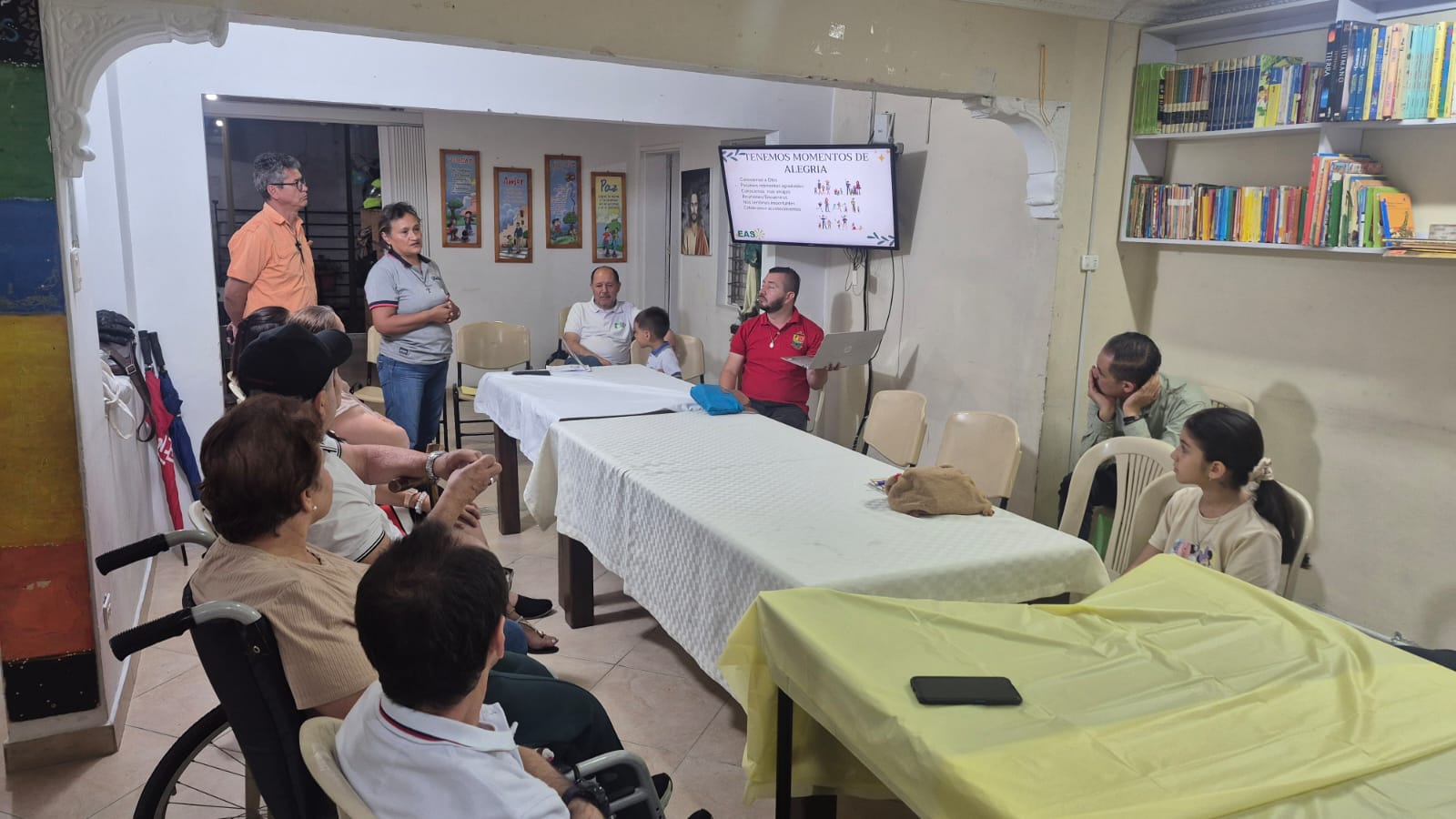 Visita a MedellÃn de MarÃa Viaña y Walter Jerez del Comité Internacional de las comunidades EAS, con sede en Bolivia